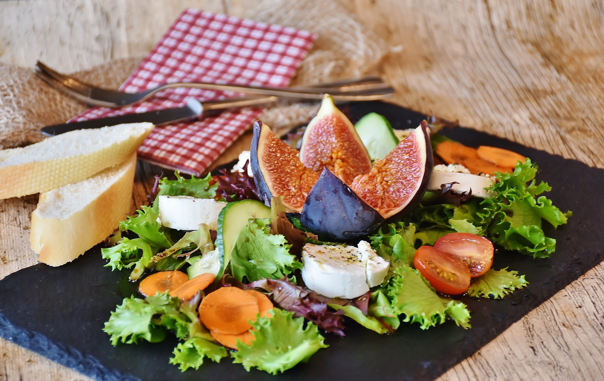 Recette #1 : Salade de chèvre chaud - Chèvres et Saveurs